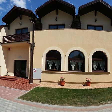 Pensiunea Berna Bacău Екстериор снимка