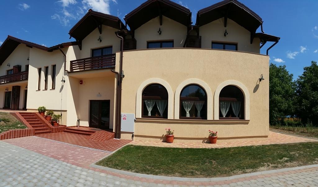Pensiunea Berna Bacău Екстериор снимка